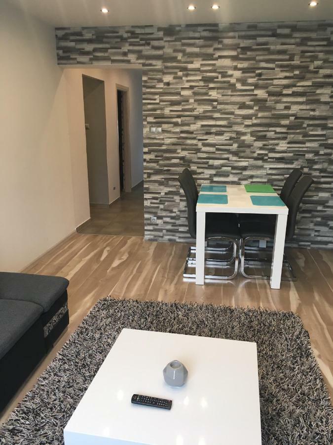 Igenyes Lakas Apartment Сегед Екстериор снимка
