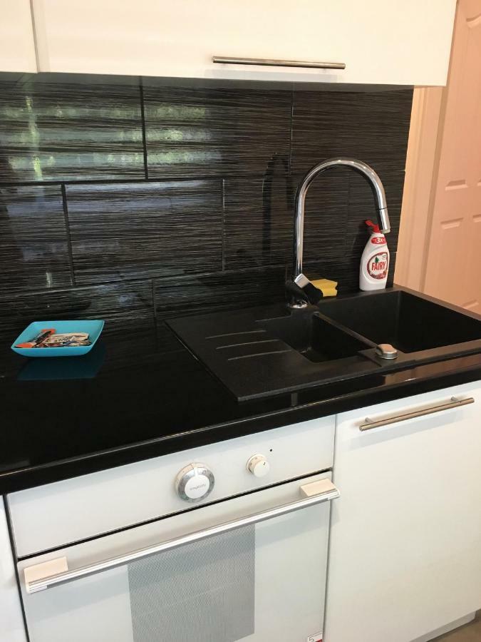 Igenyes Lakas Apartment Сегед Екстериор снимка