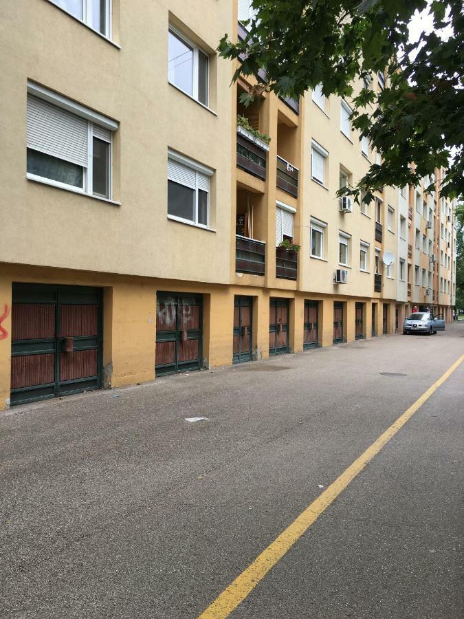Igenyes Lakas Apartment Сегед Екстериор снимка